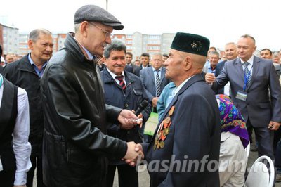 Рабочая поездка Рустэма Хамитова в Дюртюлинский район